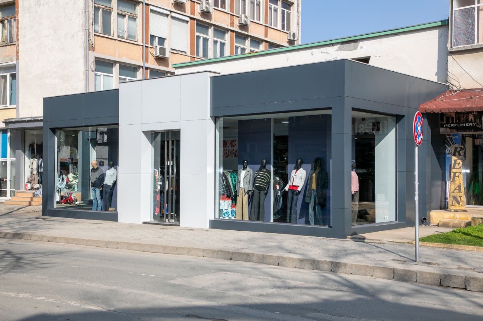 Фасада — ъглов изглед